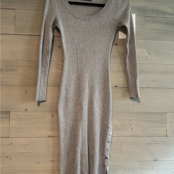 Almost Famous Light Gray Long Sleeve Dress - Picture 3 of 8
